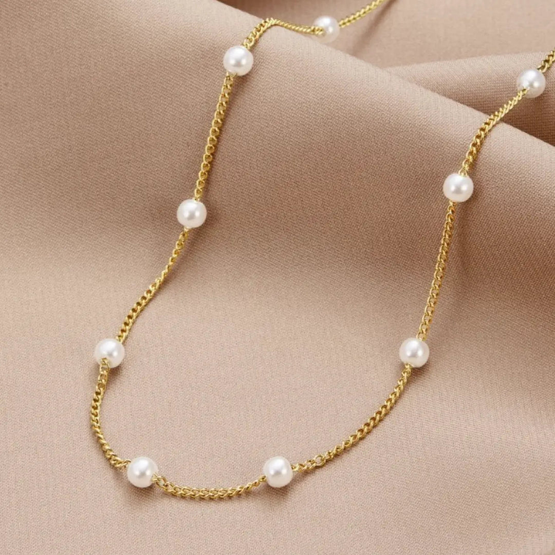 Collar fino con cuentas perladas · Dorado