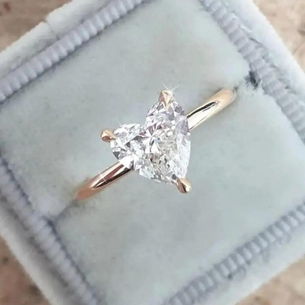 Anillo fino con corazón de brillo · Rosado