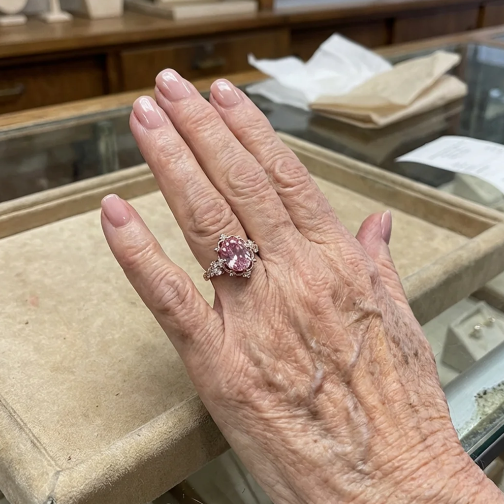 Anillo tiara Elara · Rosado