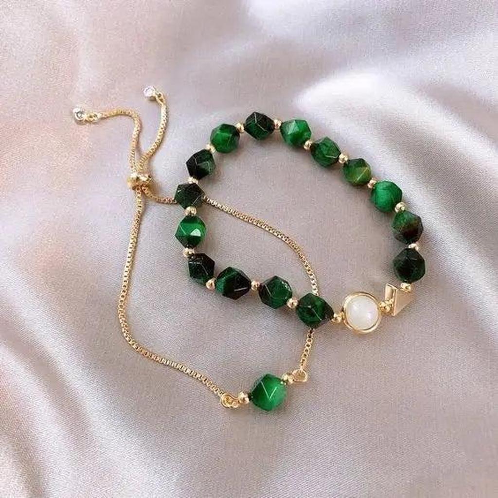 Set de pulseras verdes elegantes