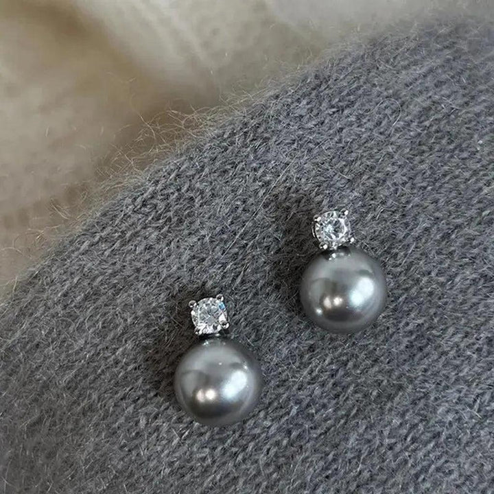 Pendientes de botón con cuenta perlada gris · Plateado
