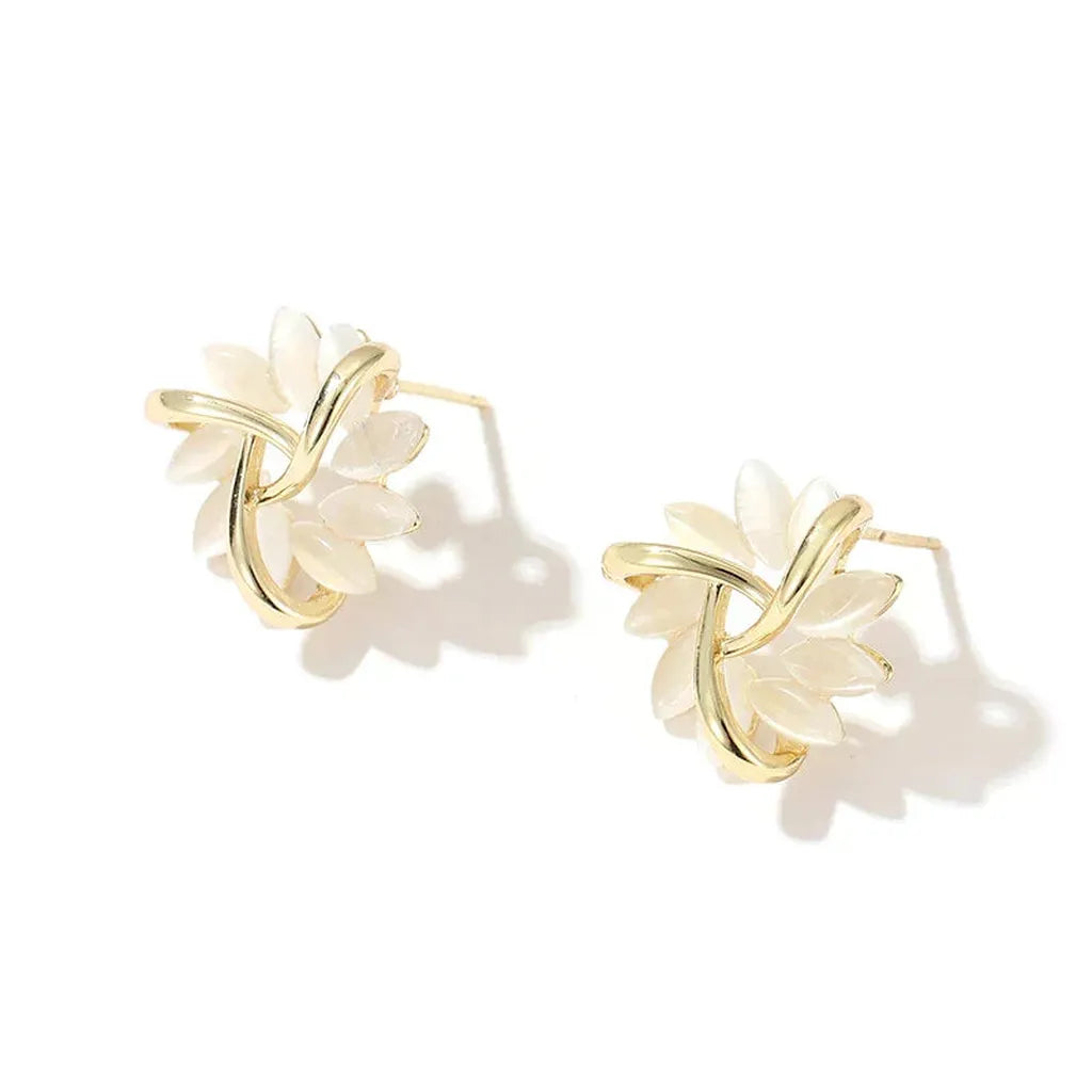 Pendientes de flor efecto ópalo · Dorado o plateado