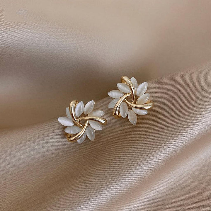 Pendientes de flor efecto ópalo · Dorado o plateado