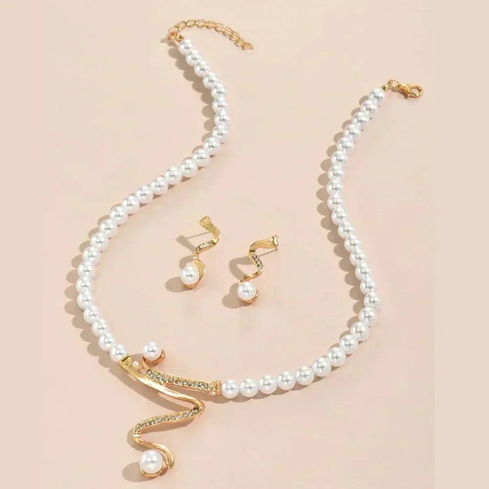 Conjunto regalo perlado: collar y pendientes · Dorado
