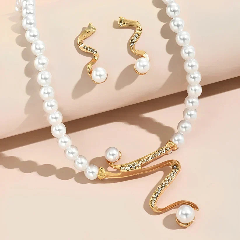 Conjunto regalo perlado: collar y pendientes · Dorado