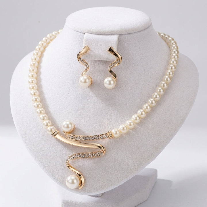 Conjunto regalo perlado: collar y pendientes · Dorado