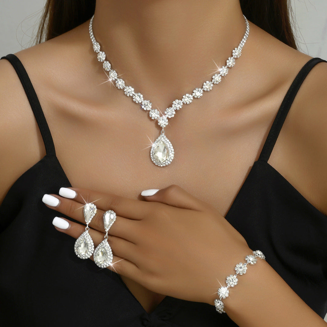 Conjunto de tres joyas para novias · Plateado