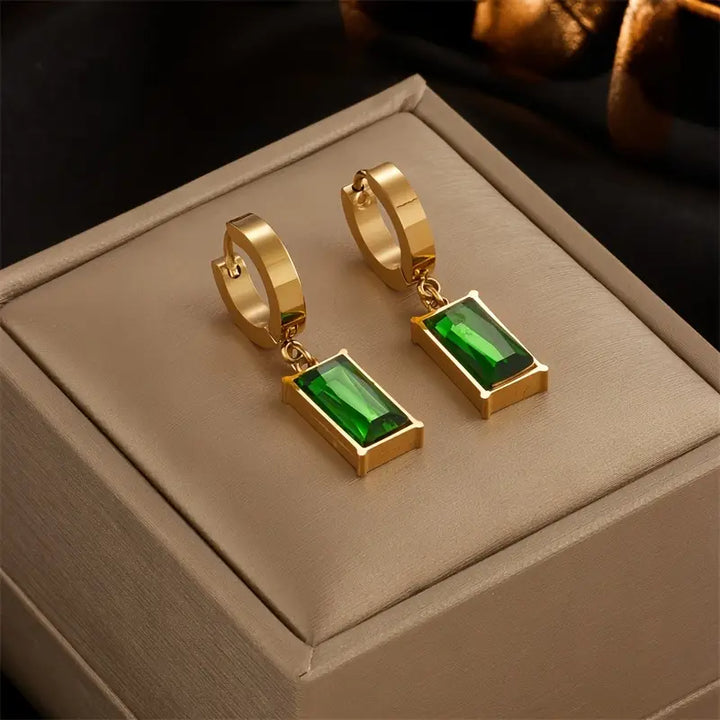 Conjunto verde con cadena · Dorado