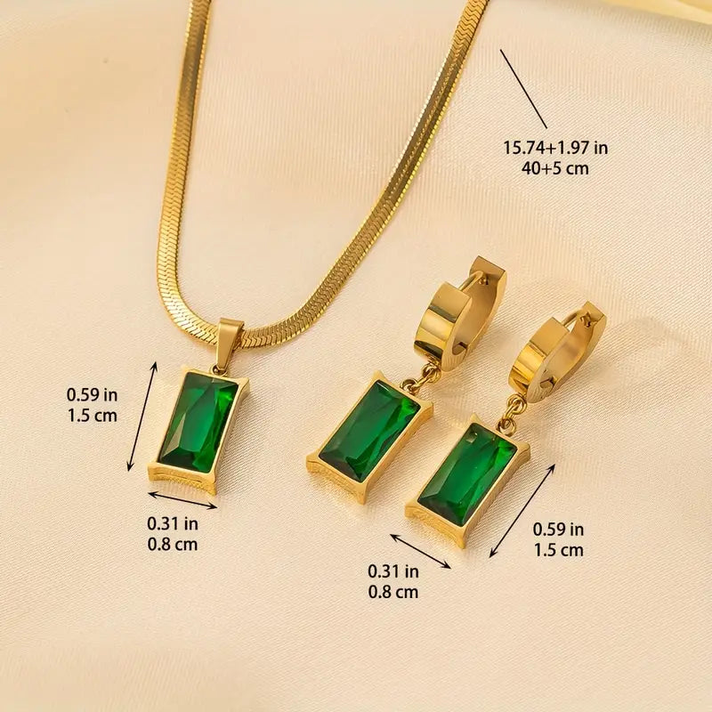 Conjunto verde con cadena · Dorado