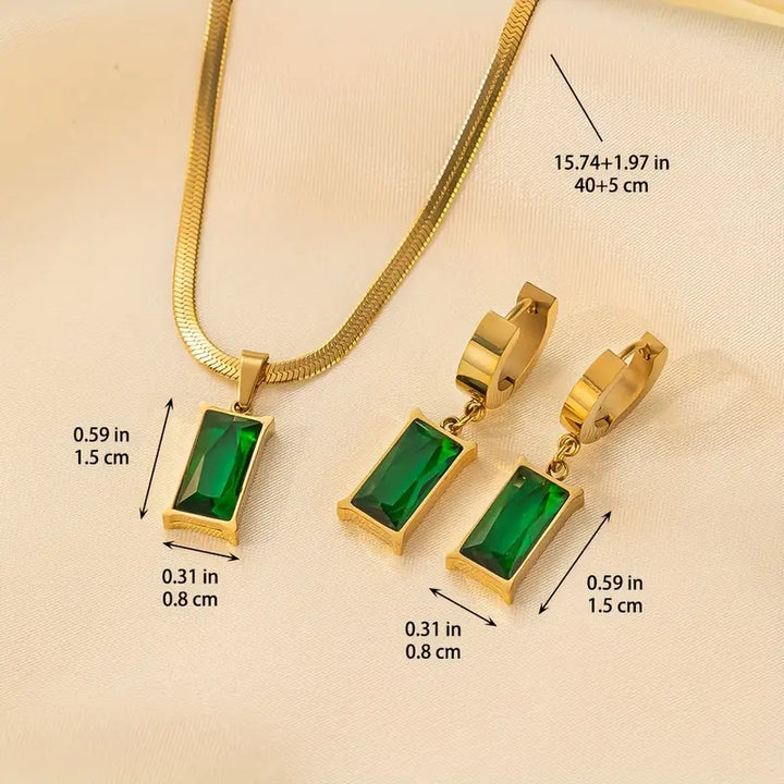 Conjunto verde con cadena · Dorado