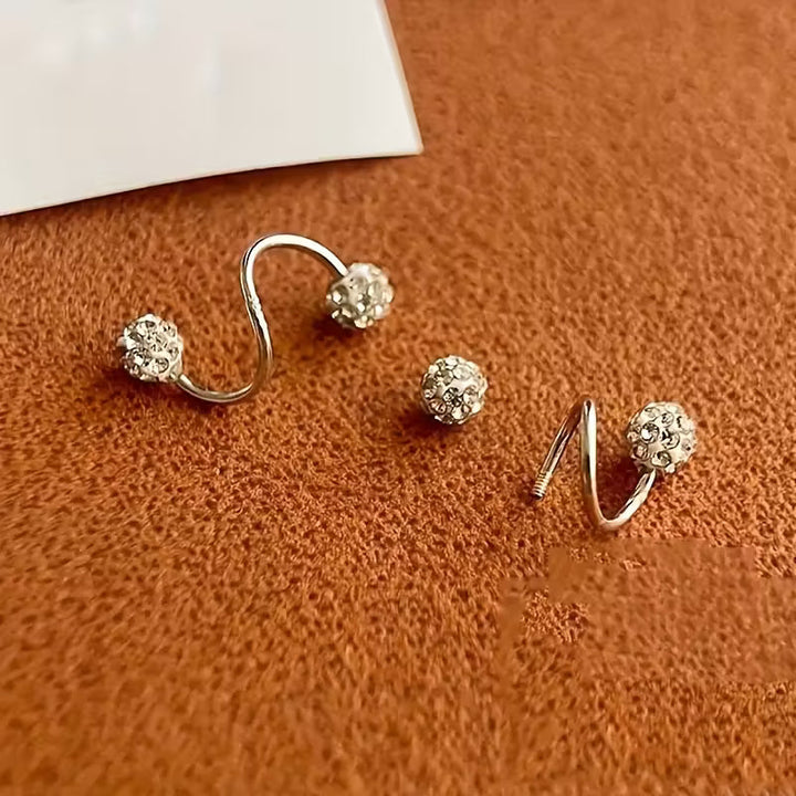 Set de pendientes ligeros con espirales y brillos · Plateado