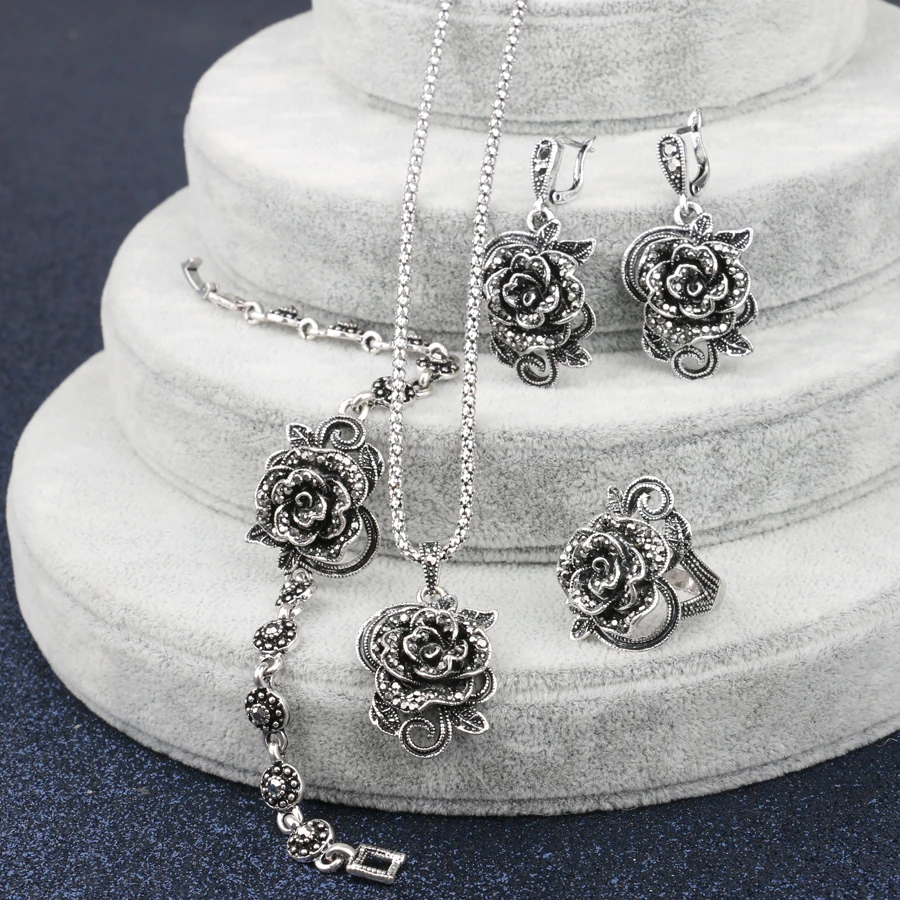 Conjunto elegante con brillos · Plateado