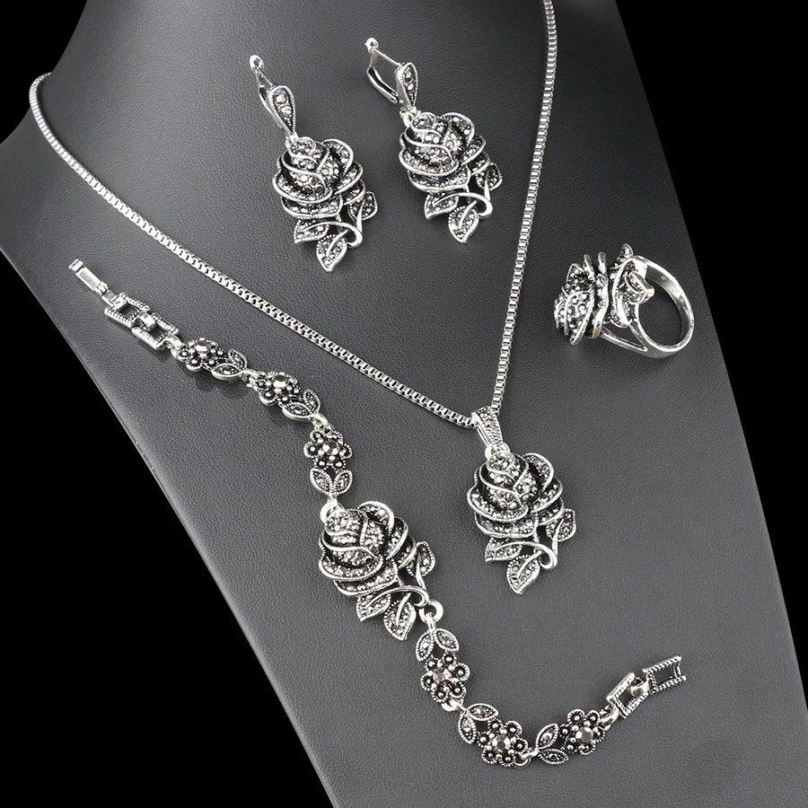 Conjunto elegante con brillos · Plateado