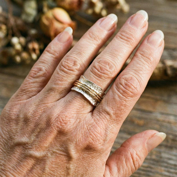 Anillo vintage ondulado con hilos · Bicolor