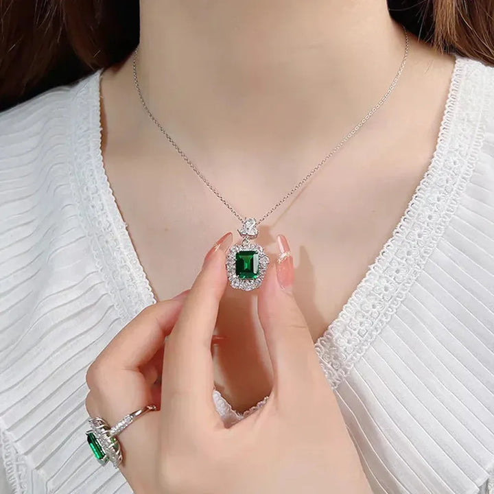 Collar Gisela con piedra verde esmeralda