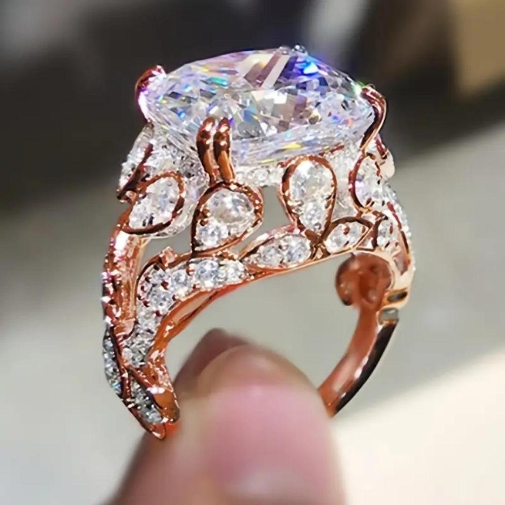 Anillo vintage calado con brillo central · Dorado o rosado