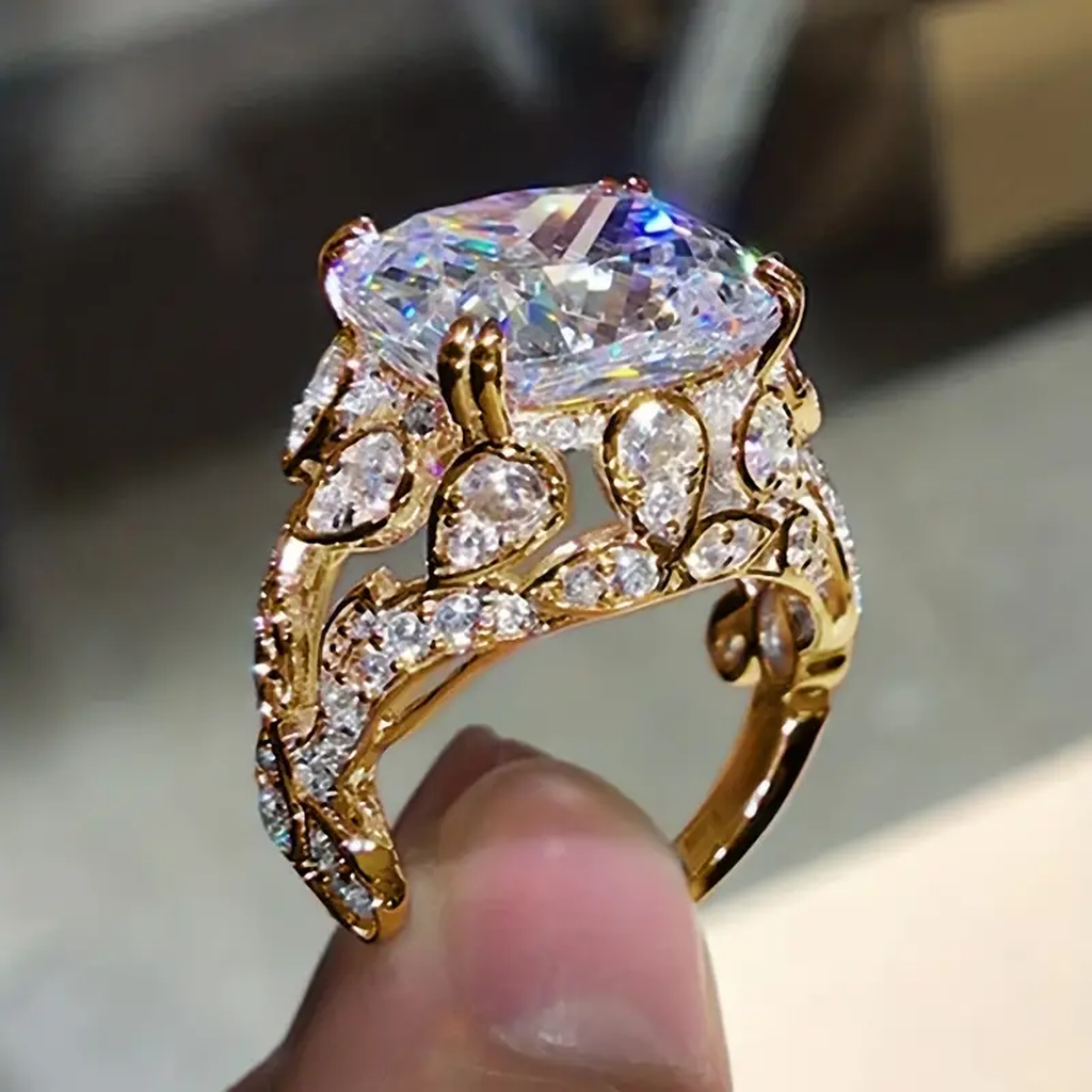 Anillo vintage calado con brillo central · Dorado o rosado