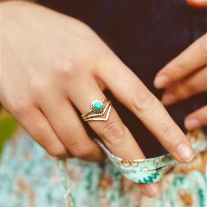 Anillo con cuentas turquesa · Dorado