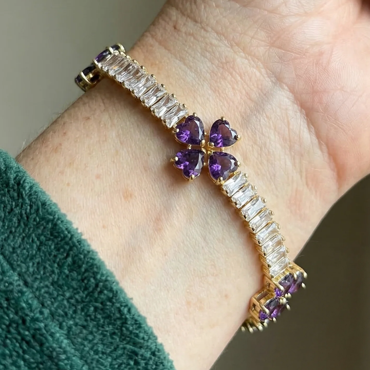 Pulsera de corazón con trébol · Dorado