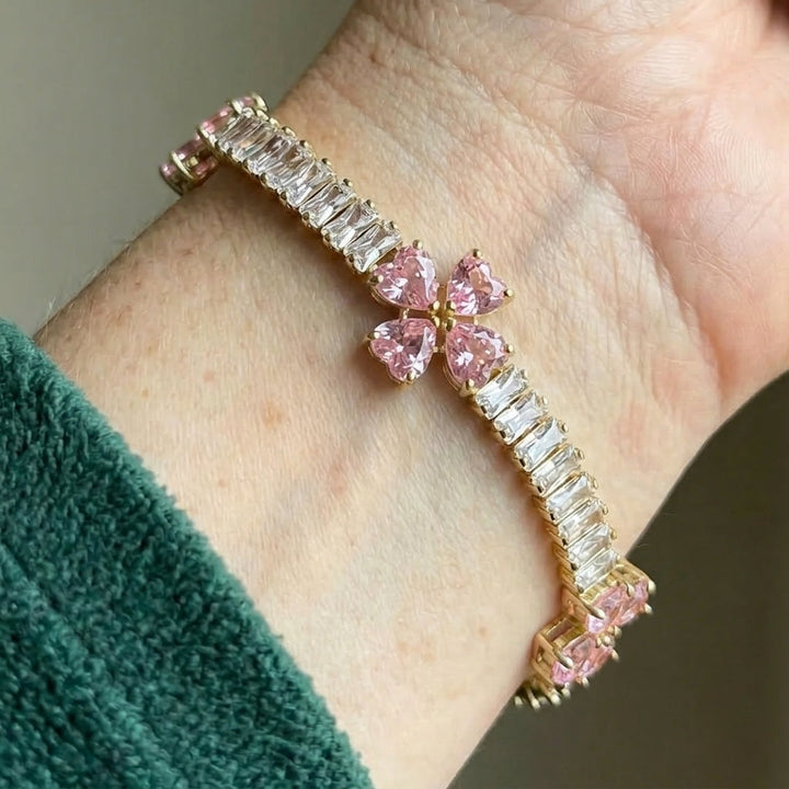 Pulsera de corazón con trébol · Dorado