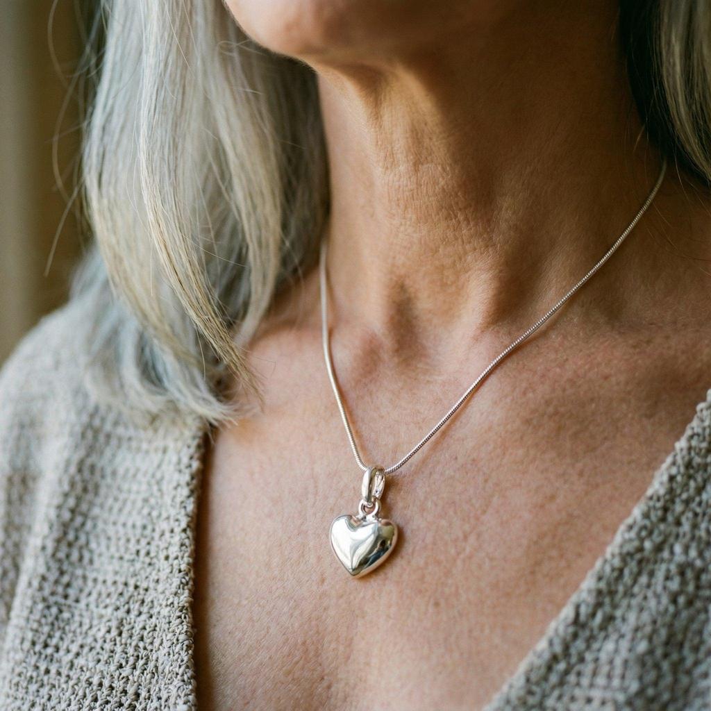 Collar con corazón liso · Plateado