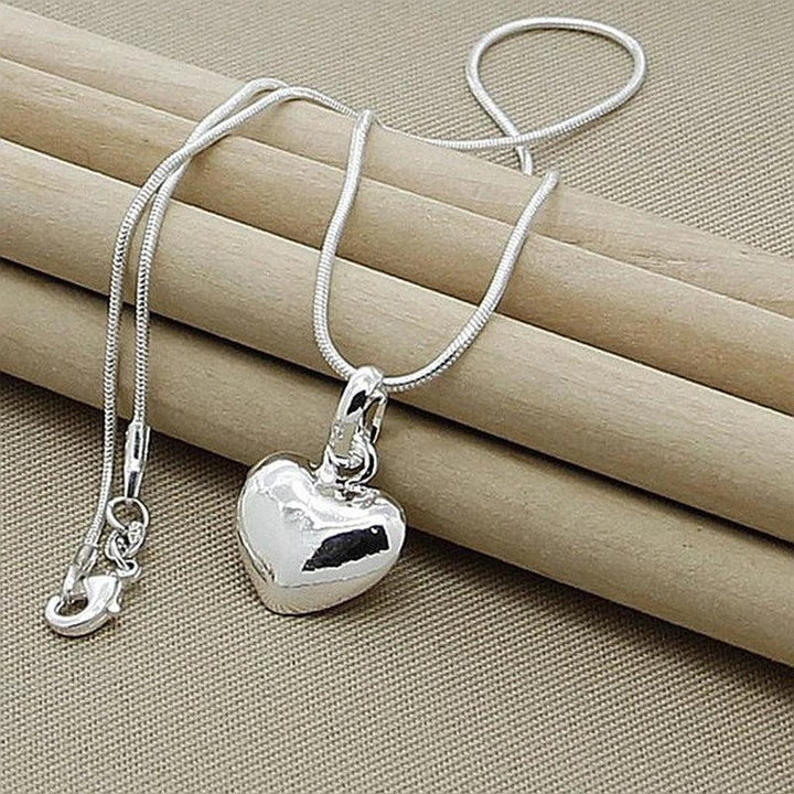 Collar con corazón liso · Plateado