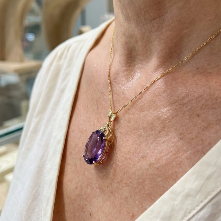 Collar ovalado Imperial violeta