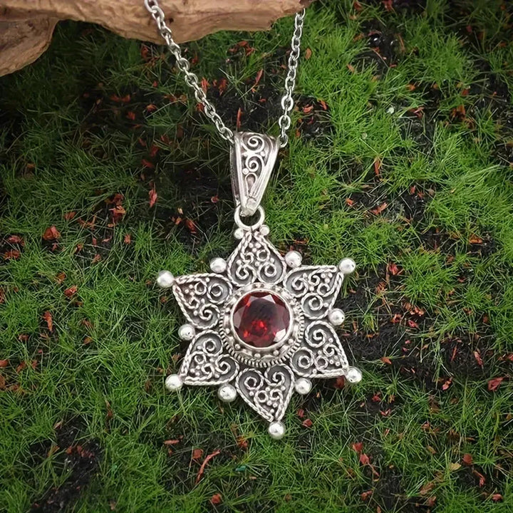 Collar Jessindra Carmalyth · Plateado