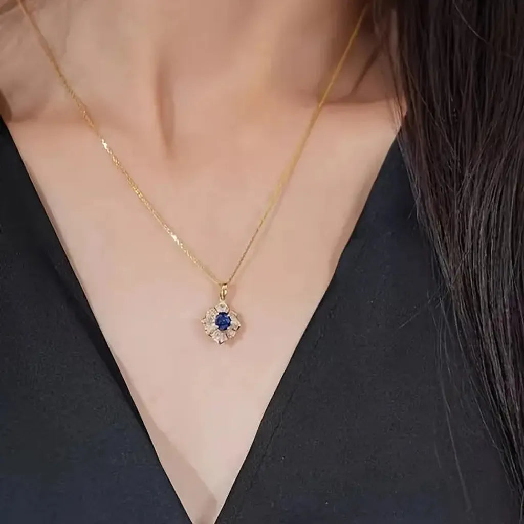 Collar Kavella Noctazure · Dorado
