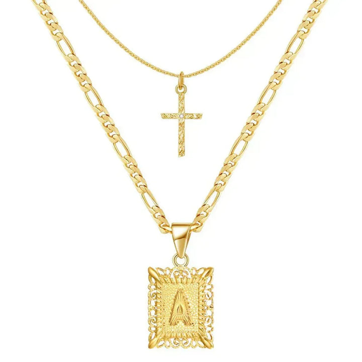 Collar doble con cruz e inicial · Dorado