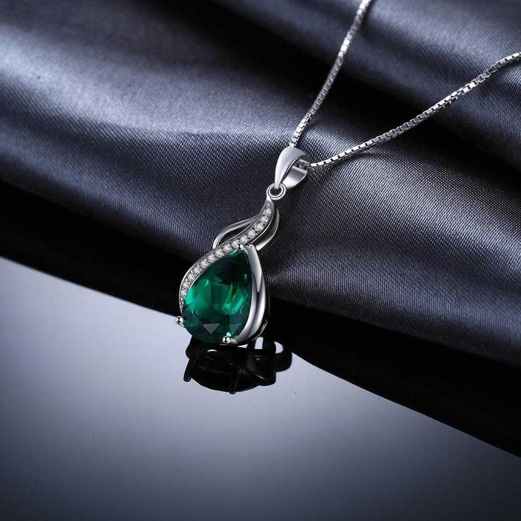 Collar Leonia con piedra verde esmeralda