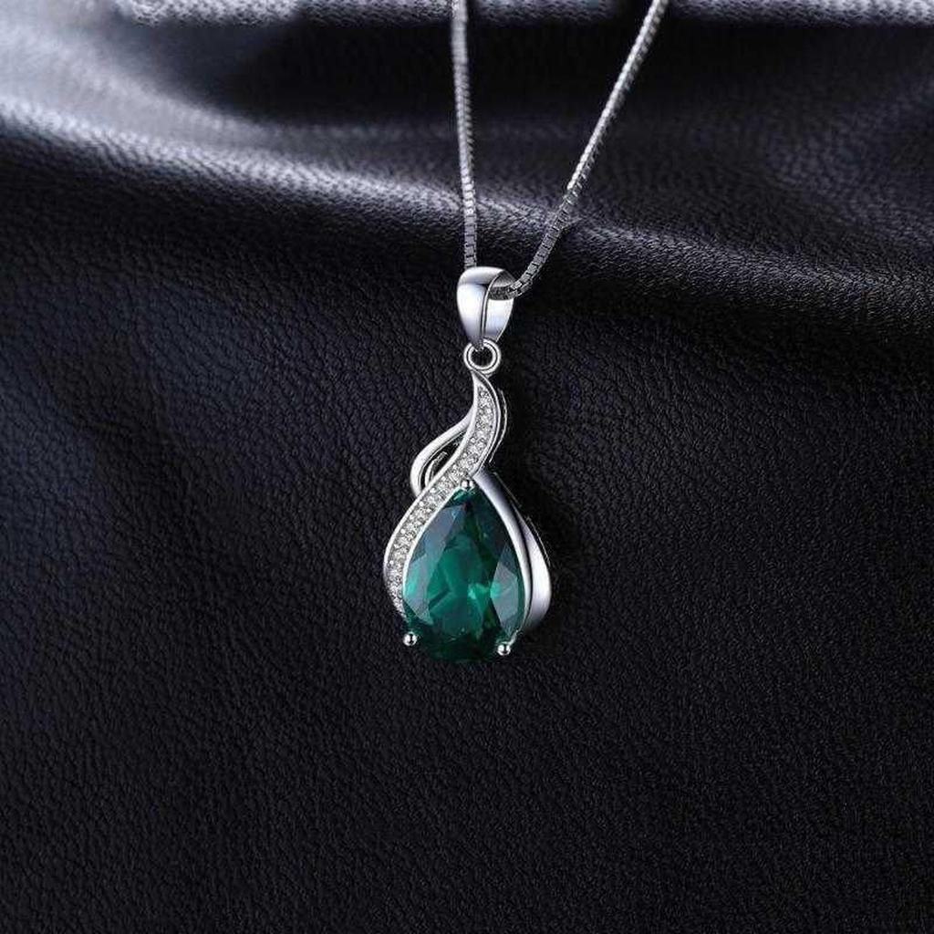 Collar Leonia con piedra verde esmeralda