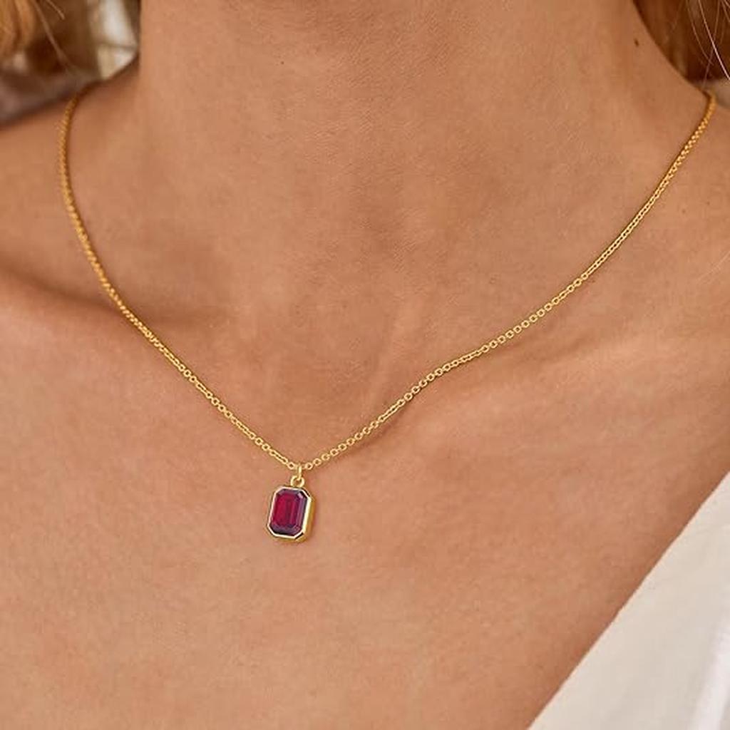 Collar de varias capas rojo rubí con cadena de eslabones · Dorado