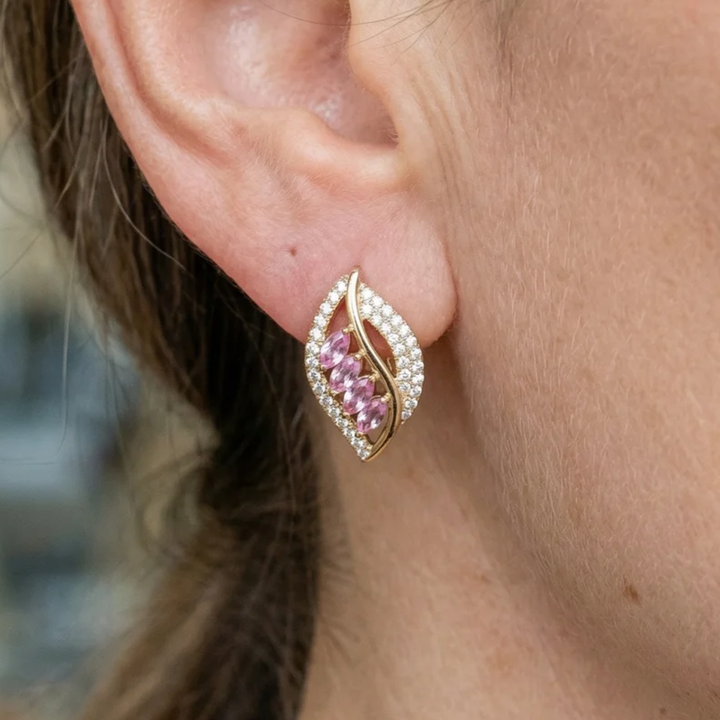 Pendientes Nadia de flor Claro de luna · Dorado