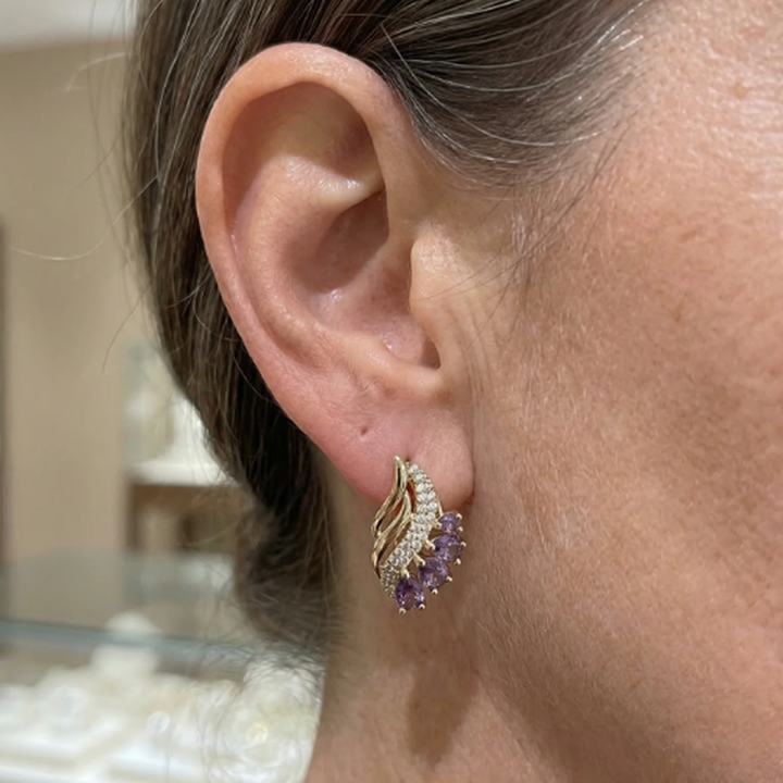 Pendientes de pluma Nyvella violeta · Dorado