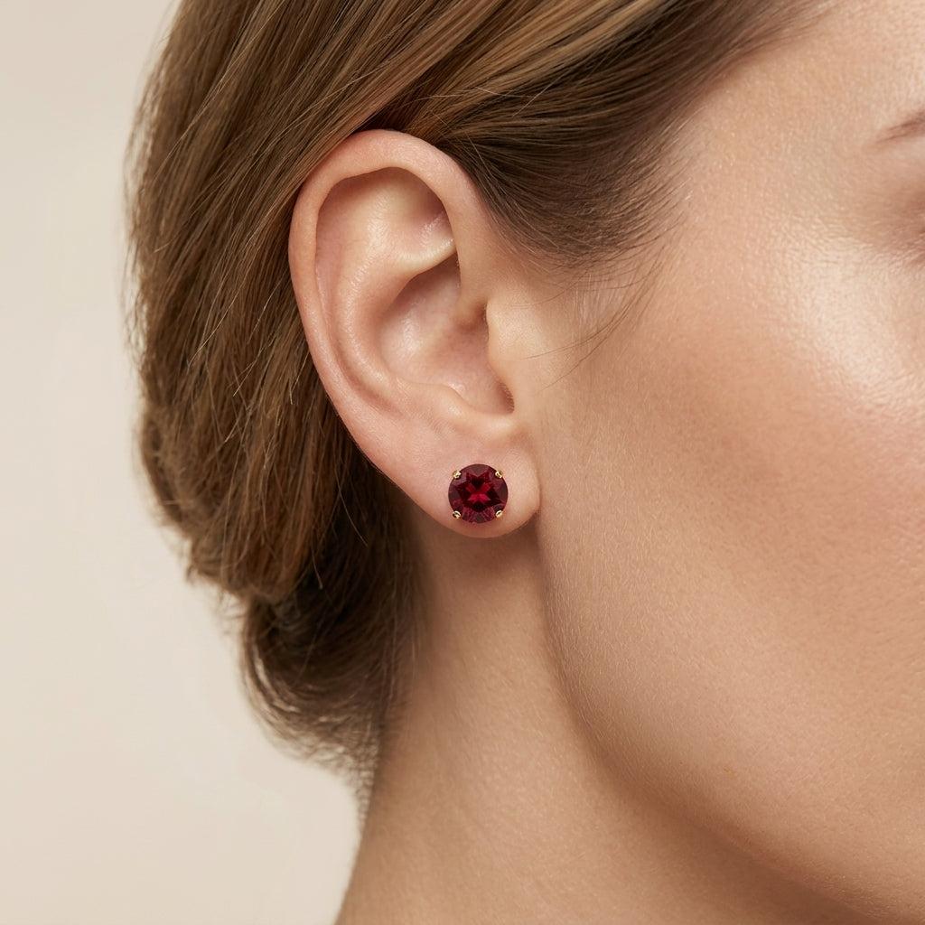 Pendientes redondos rojo rubí · Dorado