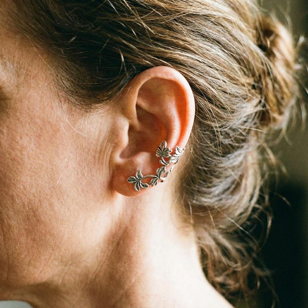 Pendientes de clip con flores retro · Plateado