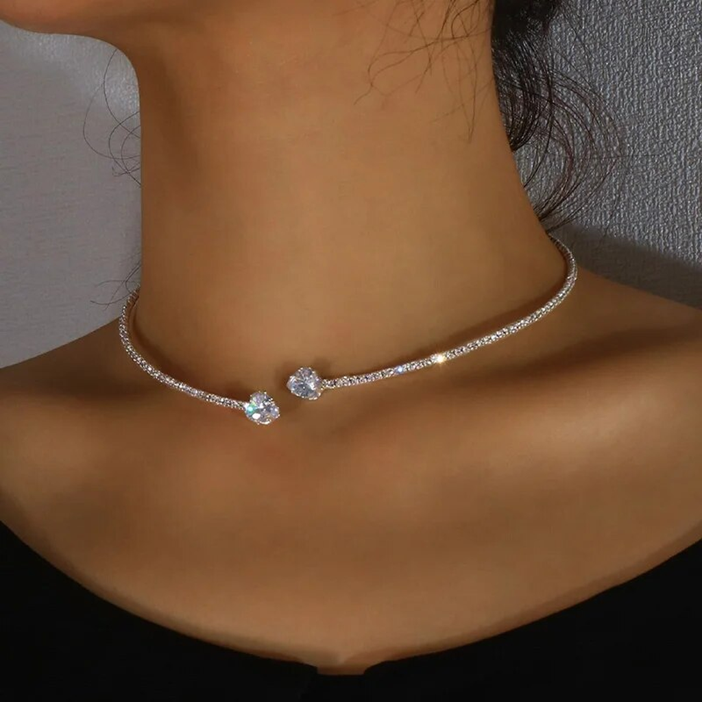 Collar rígido abierto con brillos · Plateado