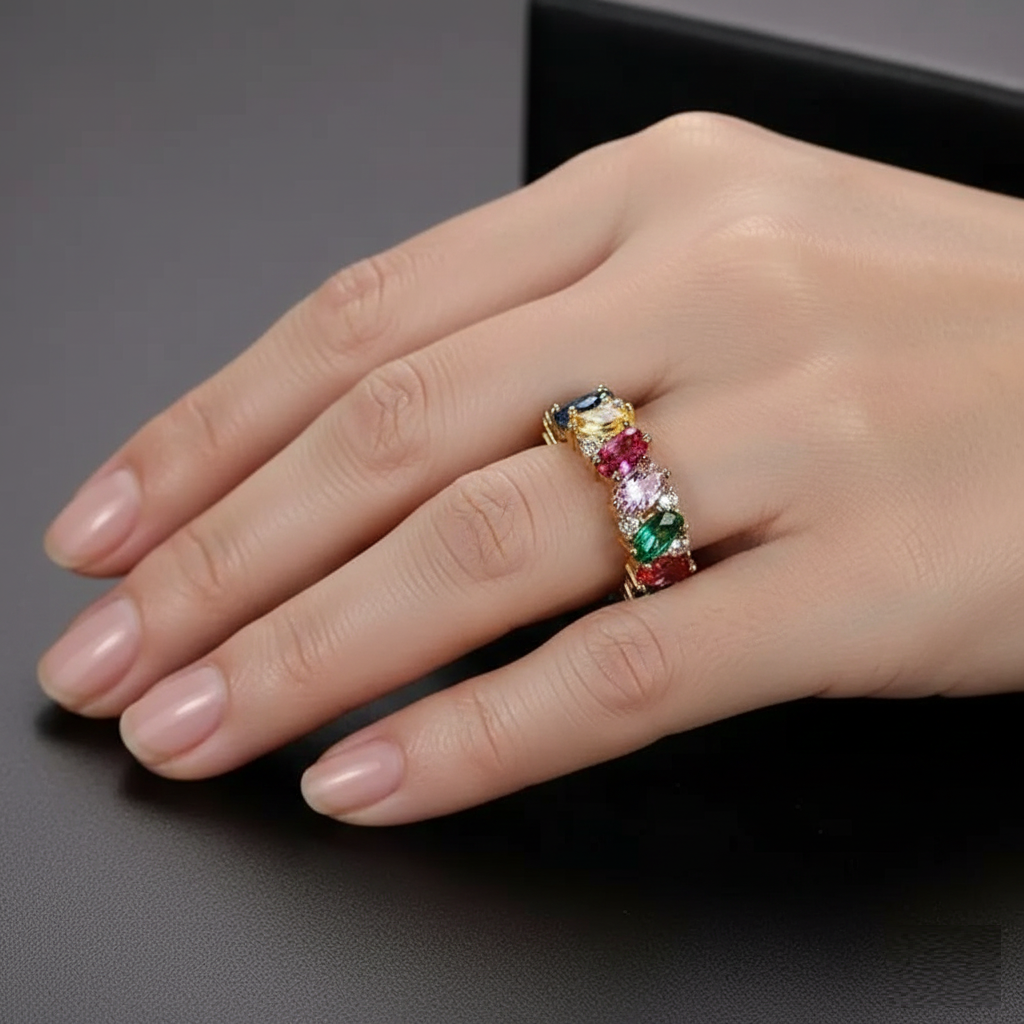 Anillo retro con brillos multicolor · Dorado