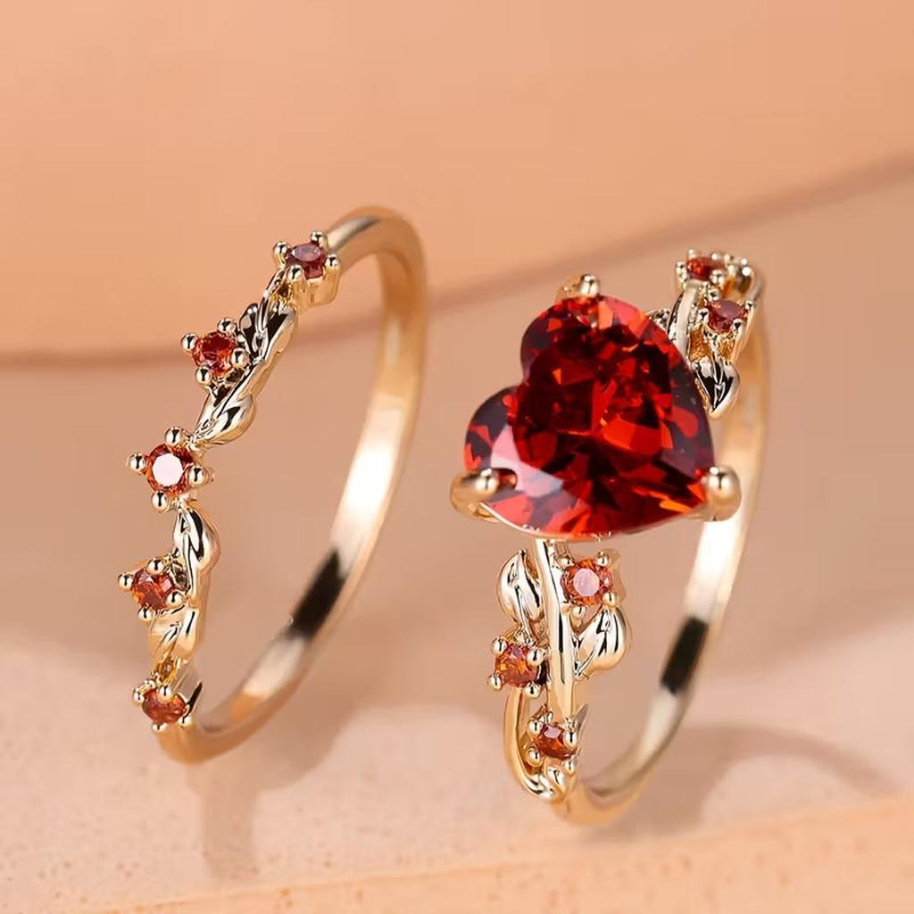 Set de anillos Enredadera roja con corazón · Dorado
