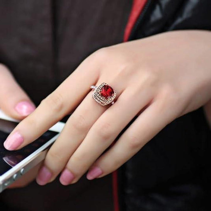 Anillo rojo rubí con corona · Rosado