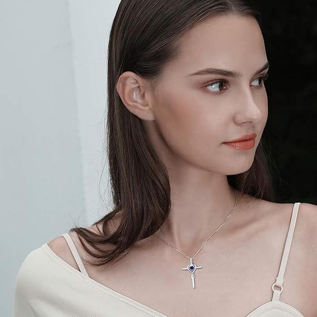 Collar con cruz y corazón azul zafiro · Plateado