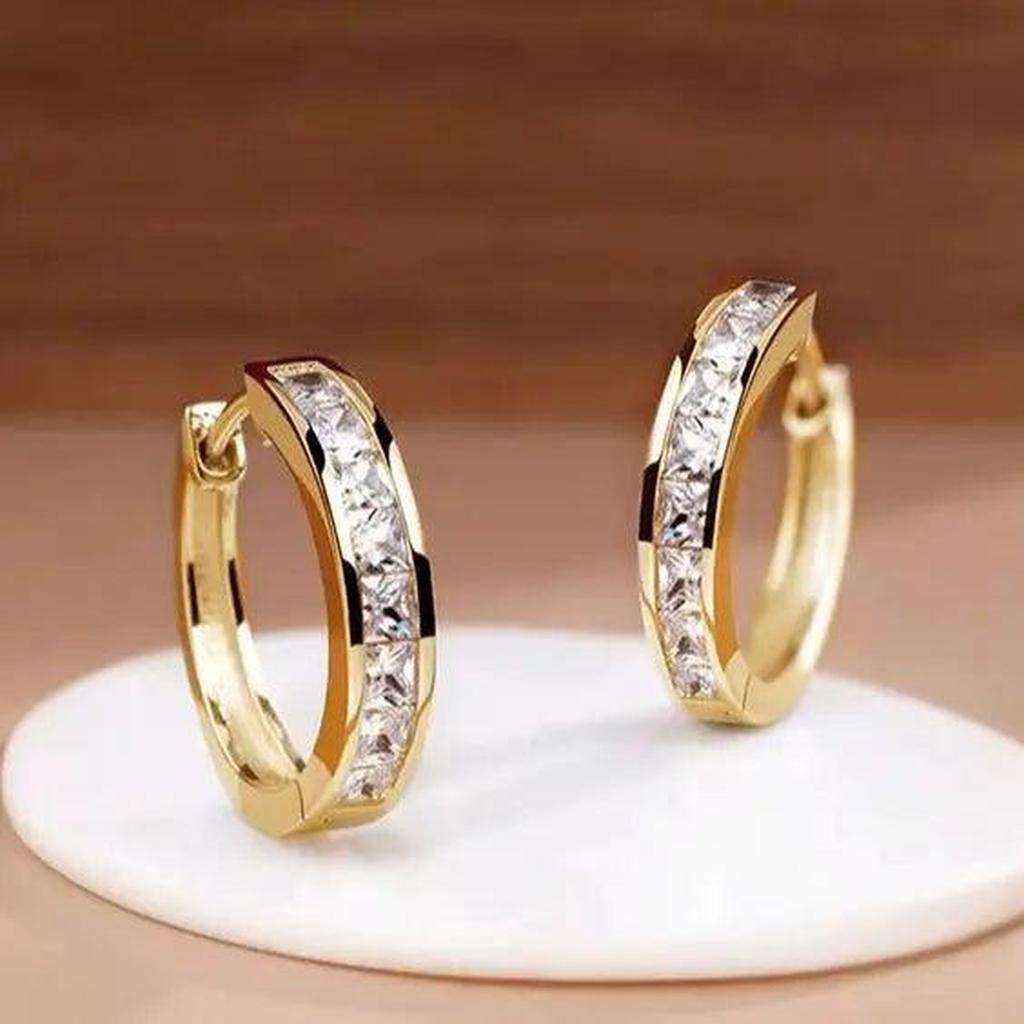 Pendientes de aro con brillos cuadrados · Dorado