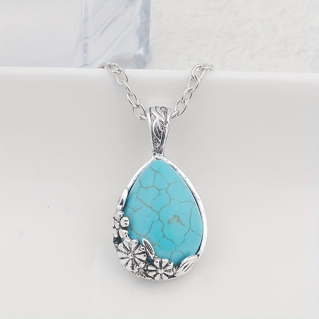Collar Serelle con colgante ornamental · Plateado