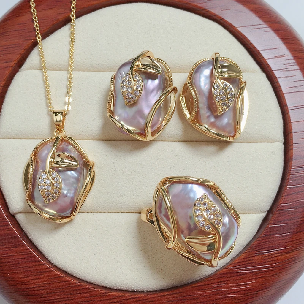 Conjunto perlado con hoja de brillos · Dorado