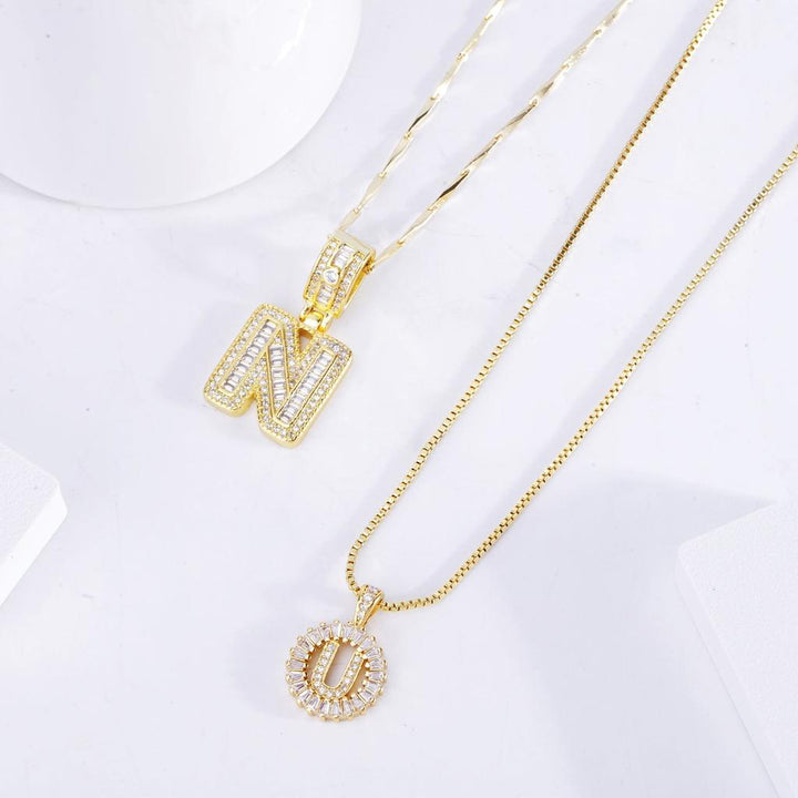 Conjunto de dos collares con inicial · Dorado o plateado