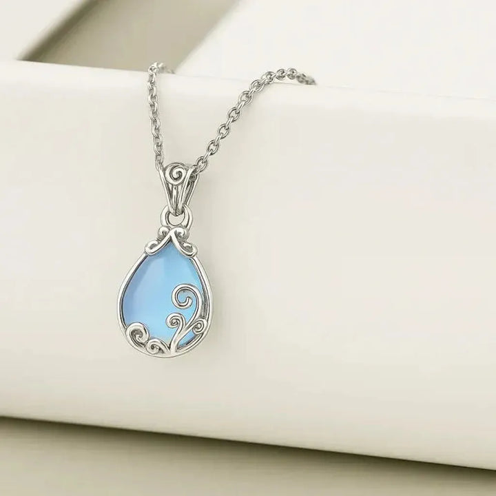Collar Soraia con gota azul efecto luna · Plateado