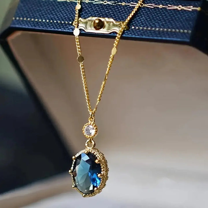 Collar Thessia Lunebray · Dorado