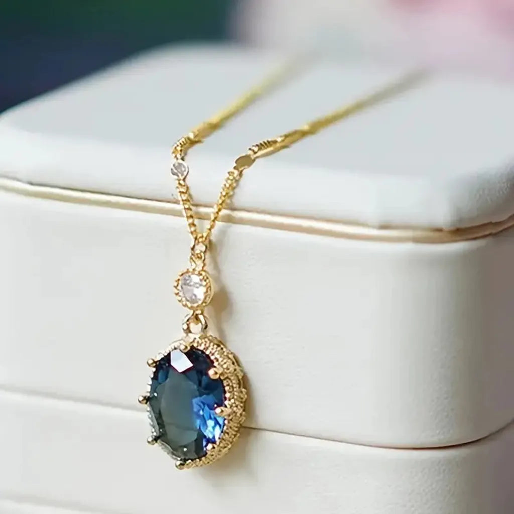 Collar Thessia Lunebray · Dorado