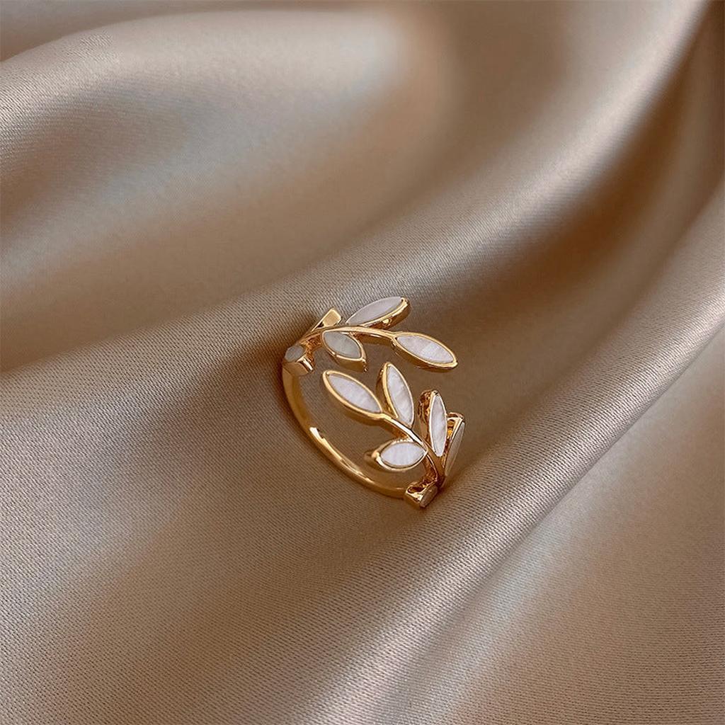 Anillo ajustable de hojas efecto ópalo · Dorado